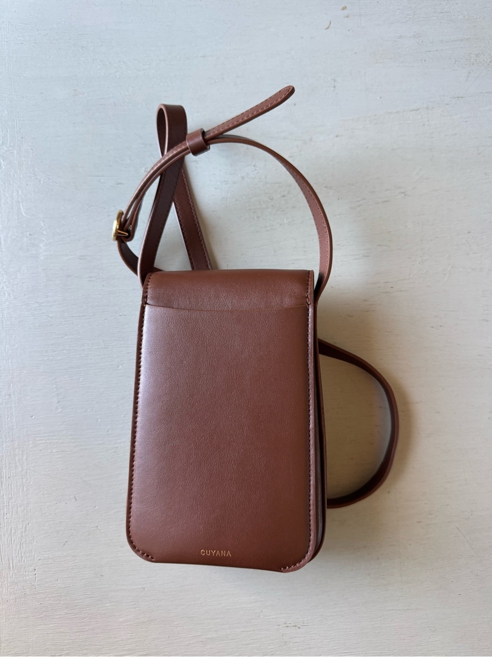 LIKE NEW Cuyana Concertina Phone Bag in Black Dark Chestnut Smooth Leather - Picture 8 of 11
